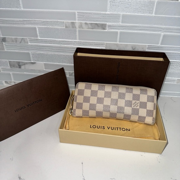 Louis Vuitton Handbags - Louis Vuitton zipper Wallet